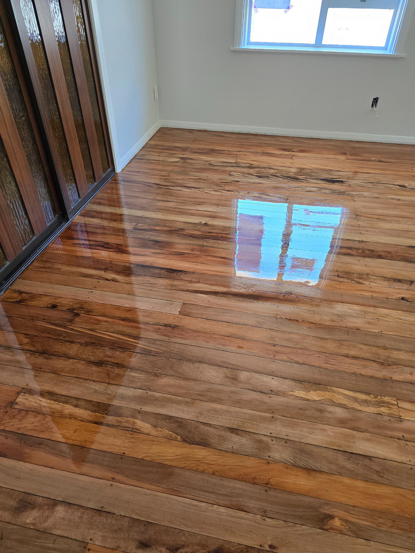 Rimu hardwood floor polishing in Wellington home